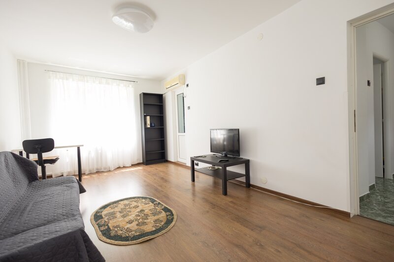 Titan Inchiriere apartament de 3 camere (str. Soldat Petre M. Tina)