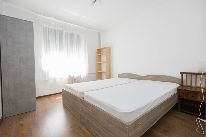 Titan Inchiriere apartament de 3 camere (str. Soldat Petre M. Tina)