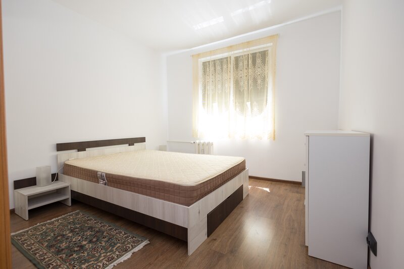 Titan Inchiriere apartament de 3 camere (str. Soldat Petre M. Tina)