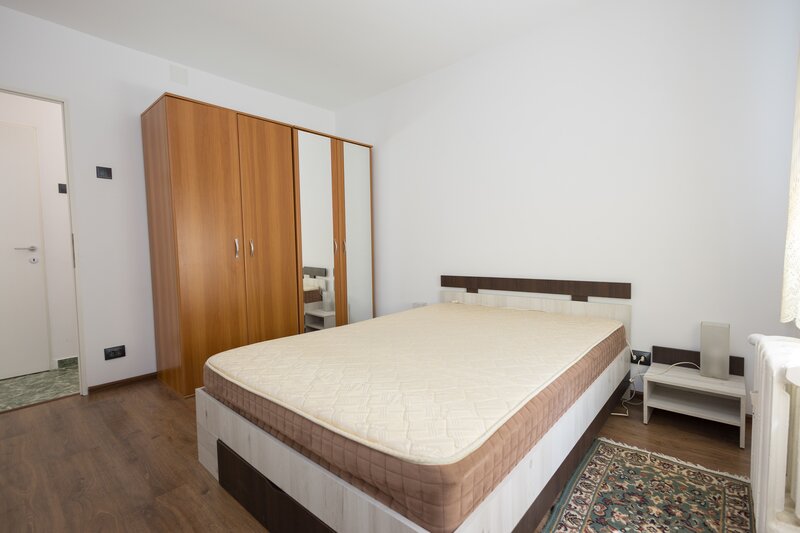 Titan Inchiriere apartament de 3 camere (str. Soldat Petre M. Tina)