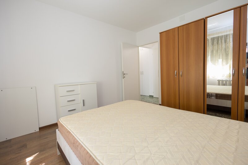 Titan Inchiriere apartament de 3 camere (str. Soldat Petre M. Tina)