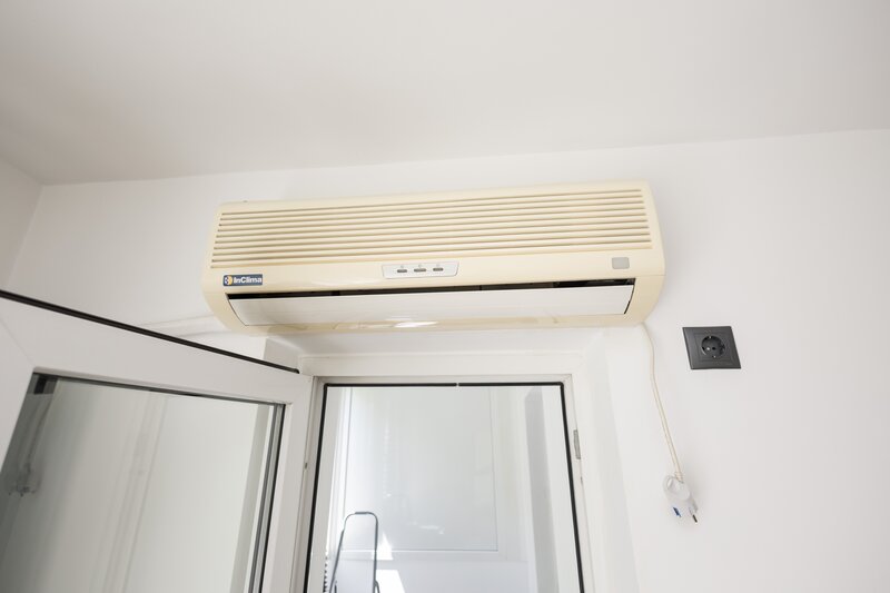 Titan Inchiriere apartament de 3 camere (str. Soldat Petre M. Tina)