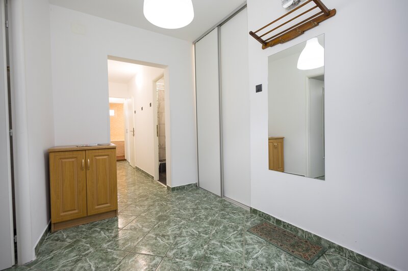 Titan Inchiriere apartament de 3 camere (str. Soldat Petre M. Tina)